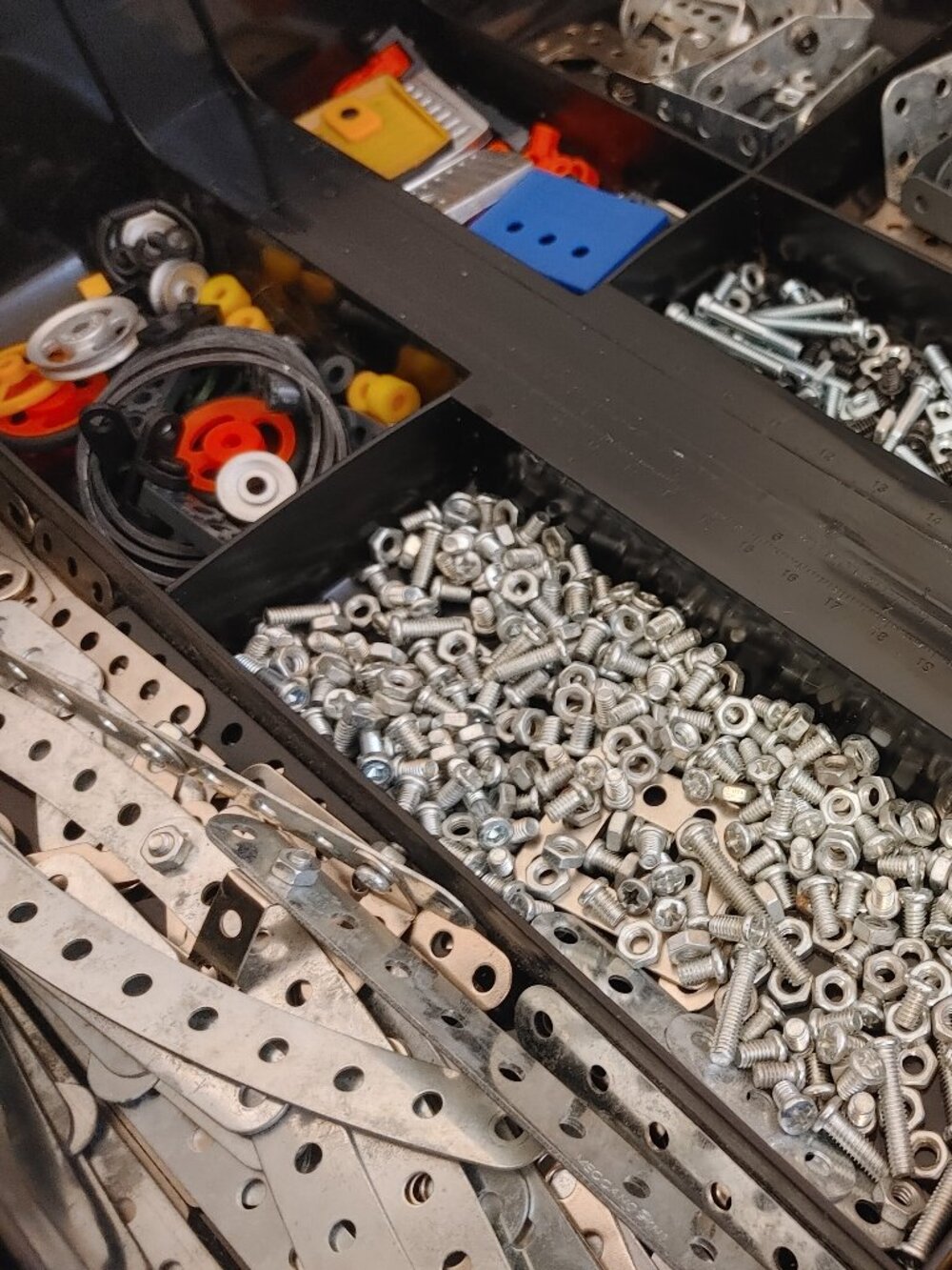 Meccano massive collection with case & book (great condition!)